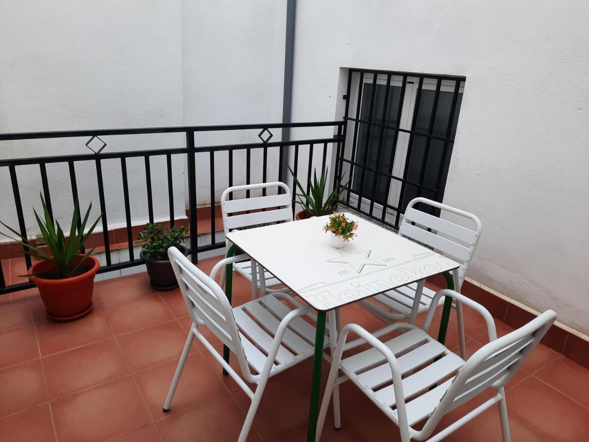Apartamentos Clavero 10 Пласенсия Екстериор снимка